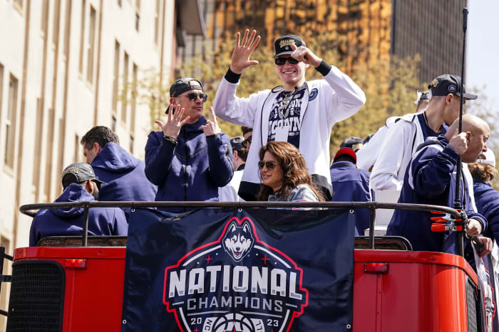 UConn Huskies head coach Dan Hurley and center Donovan Clingan (32) react to the crowd as they are honored with a parade through downtown Hartford.